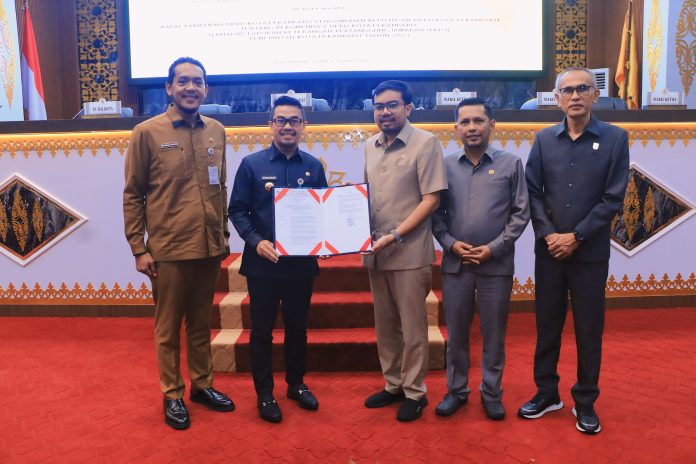 Rapat Paripurna Pansus DPRD Kota Pekanbaru Sampaikan Rekomendasi LKPj Pemko 2023