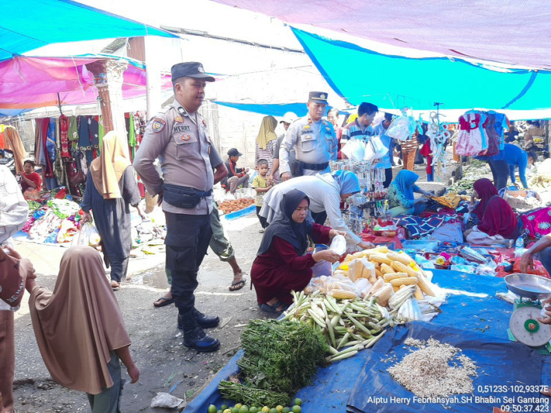 Polsek Kempas Patroli dan Sambang Pasar Tradisional, Ciptakan Kamtibmas Kondusif Usai Pilkada dan Jelang Nataru