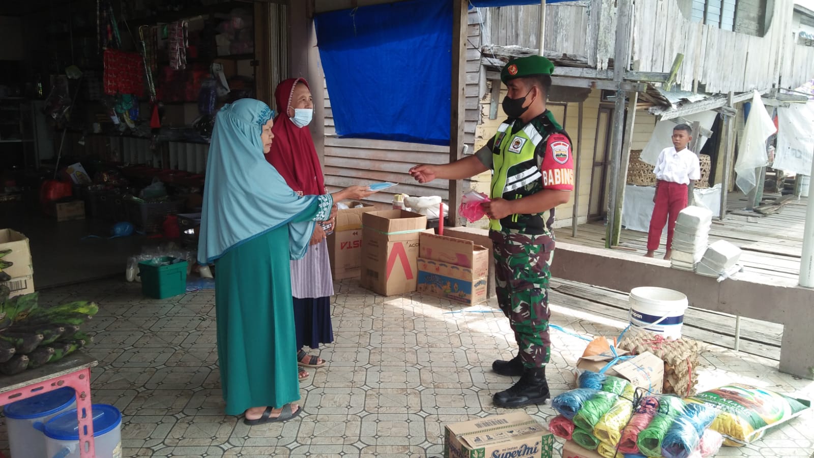 Rutin Lakukan Penegakan Disiplin Prokes Oleh Anggota Koramil 04/Kuindra