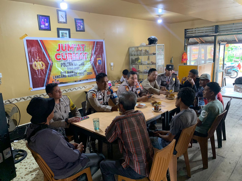 Personel Polsek Gaung Laksanakan Program Jumat Curhat Bersama Masyarakat
