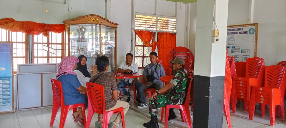 Berikan Informasi Terkait Keamanan Desa, Babinsa Koramil 09/Kmg Laksanakan Komsos Dengan Perangkat Desa