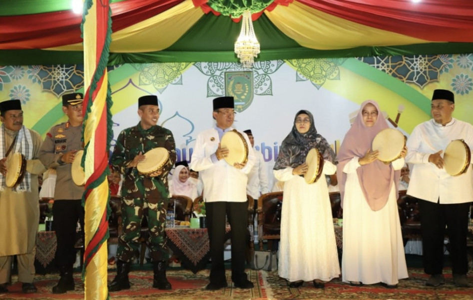 Tabuh Kompang Kumandangkan Takbir, Bupati Inhil Lepas Pawai Takbir Idul Adha 1444 H