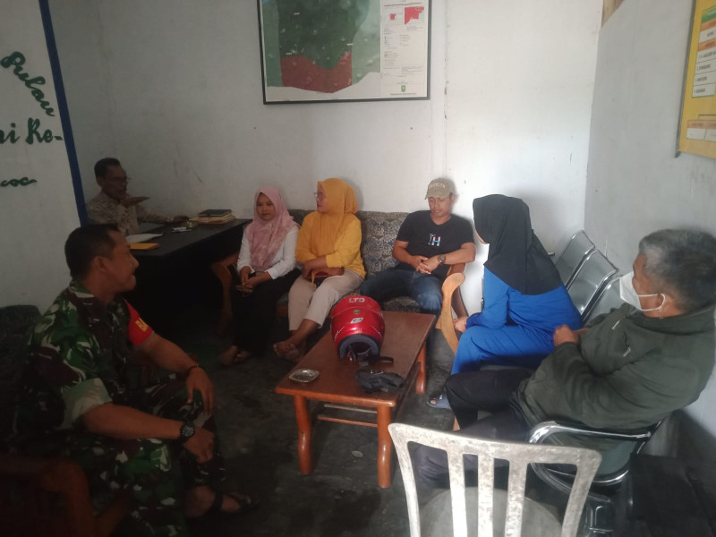 Babinsa Koramil 07/Reteh Laksanakan Pengawasan SDM, Pererat Hubungan Silaturahmi