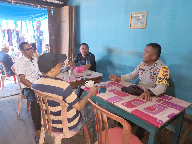 Sambangi Warga Dengan Humanis, Bhabinkamtibmas Desa Belantaraya  Sampaikan Pesan Kamtibmas di Binaan