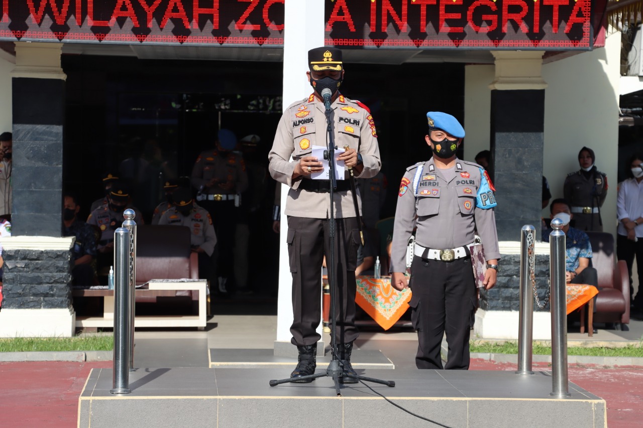 Kapolres Inhu Pimpin Apel Gelar Pasukan Operasi Ketupat LK 1443 H/2022 Kapolres Inhu Pimpin Apel Gelar Pasukan Operasi Ketupat LK 1443 H/2022