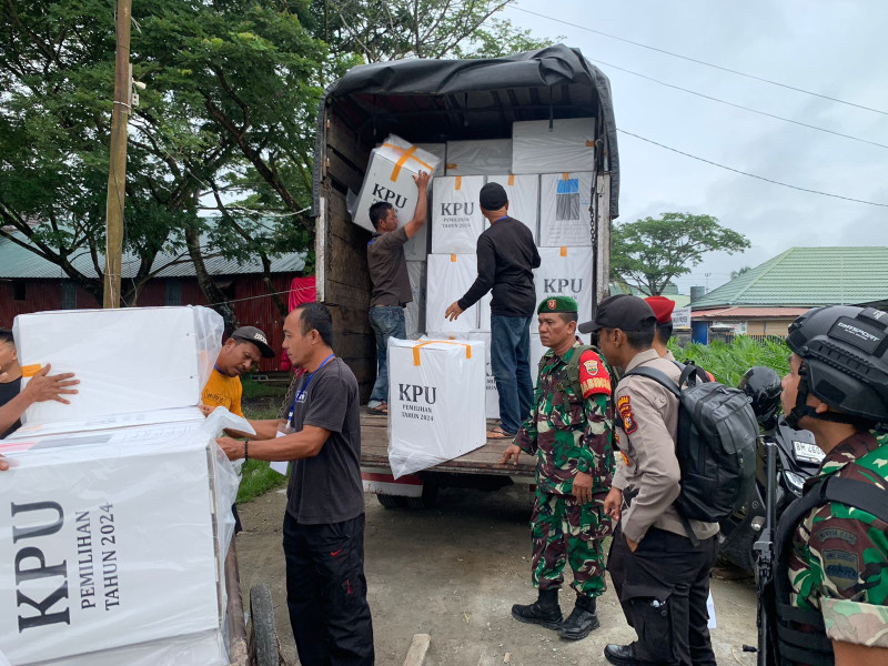 KPU Inhil Lepas Pendistribusian Logistik Pilkada 2024 Melalui Jalur Perairan