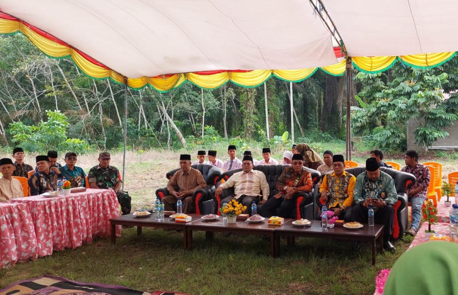 Babinsa 03/Tpl Hadiri Syukuran Dan Peresmian Kelas Jauh MAN 1 Indragiri Hilir di Desa Bayas Jaya