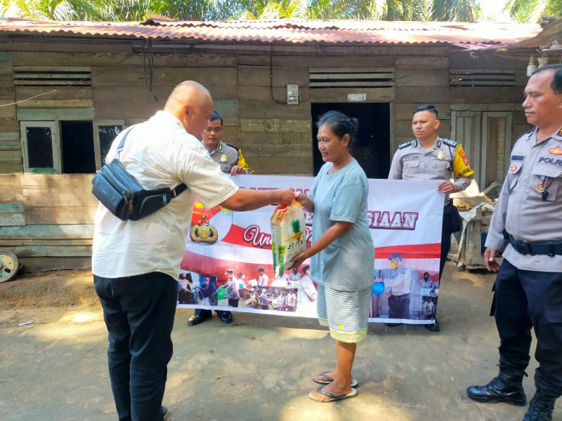 Ramadhan Penuh Berkah, Polsek Bagan Sinembah Bagikan Bantuan Sembako Kepada Warga Kurang Mampu