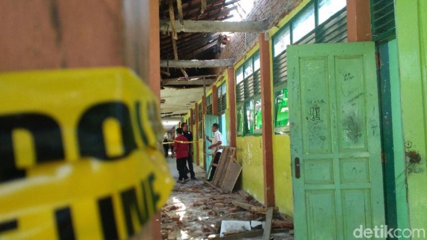 Dua Kelas SMPN 2 Plumbon Cirebon Ambruk, Puluhan Siswa Terluka