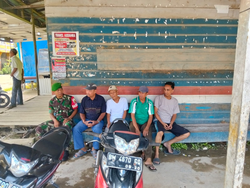 Melalui Komsos, Babinsa Pratu Salman Ciptakan Pemilu Damai 2024