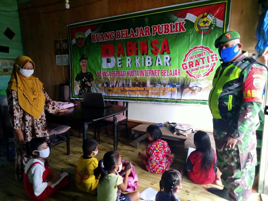 Program Babinsa Berkibar, Koramil 04/Kuindra Bantu Siswa Dapatkan Internet Gratis