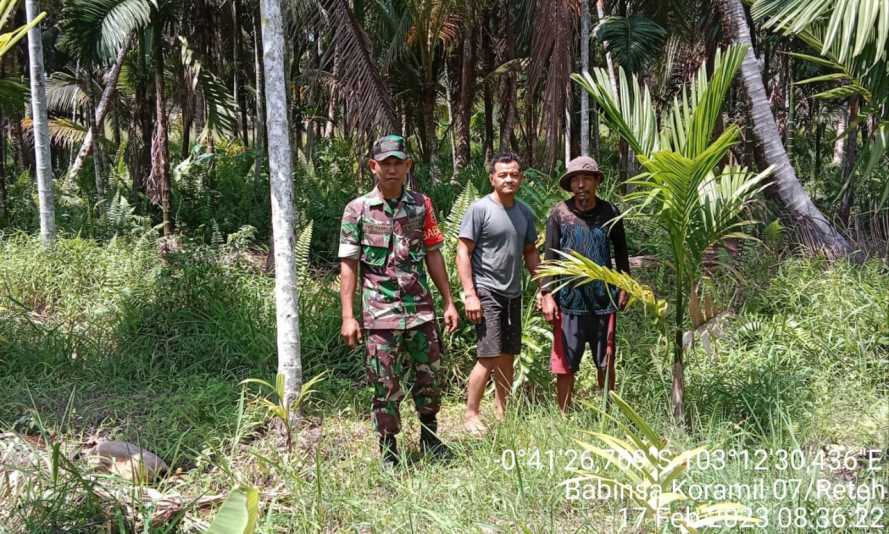 Babinsa Koramil 07/Reteh Patroli Karlahut di Wilayah Daerah Rawan