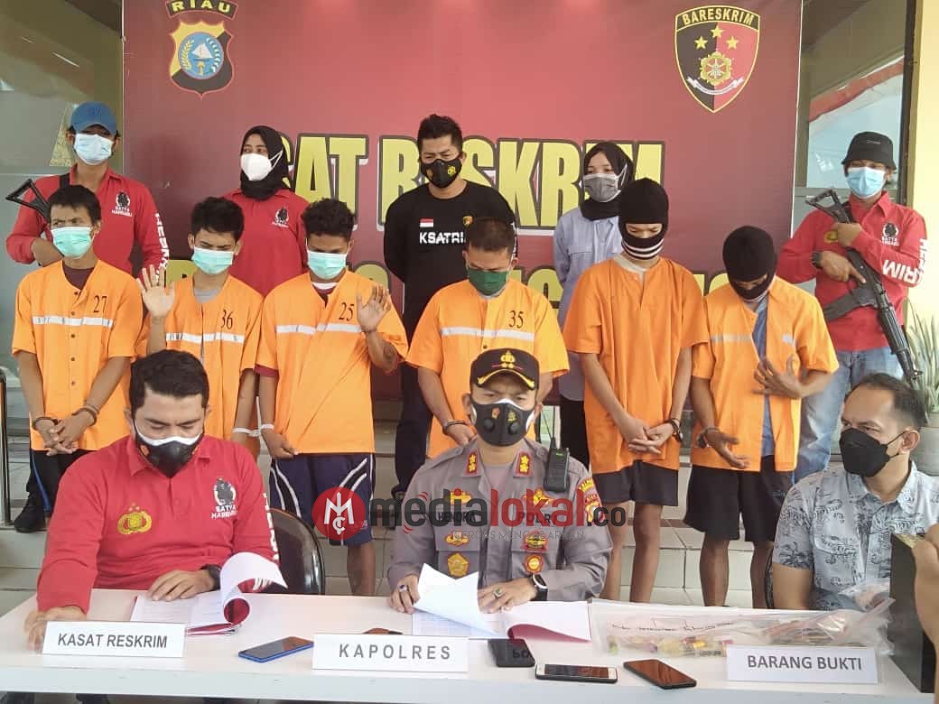 Ditinggal Istri Bekerja Diluar Kota, Ayah Lampiaskan Nafsu Ke Anak Kandungnya.