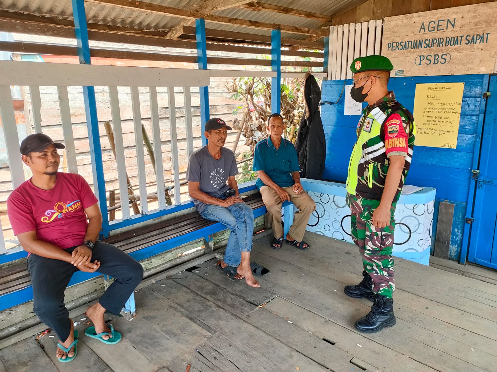 Penegakan dan Himbauan Penerapan Prokes Terus Di Lakukan Oleh Sertu Iclas Manalu