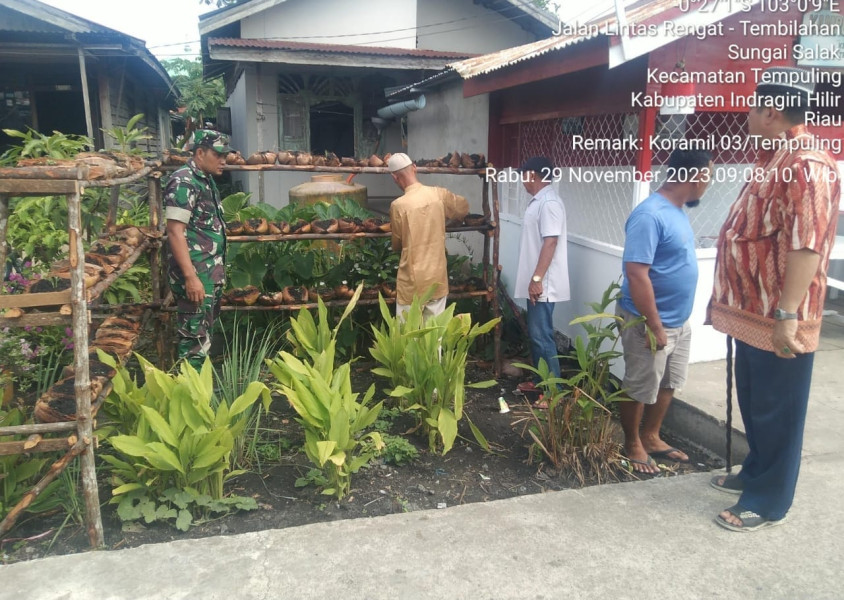 Sertu Paryono Ajak Masyarakat Untuk Tanam Apotik Hidup Sekaligus Jalin Silaturahmi Antar Sesama