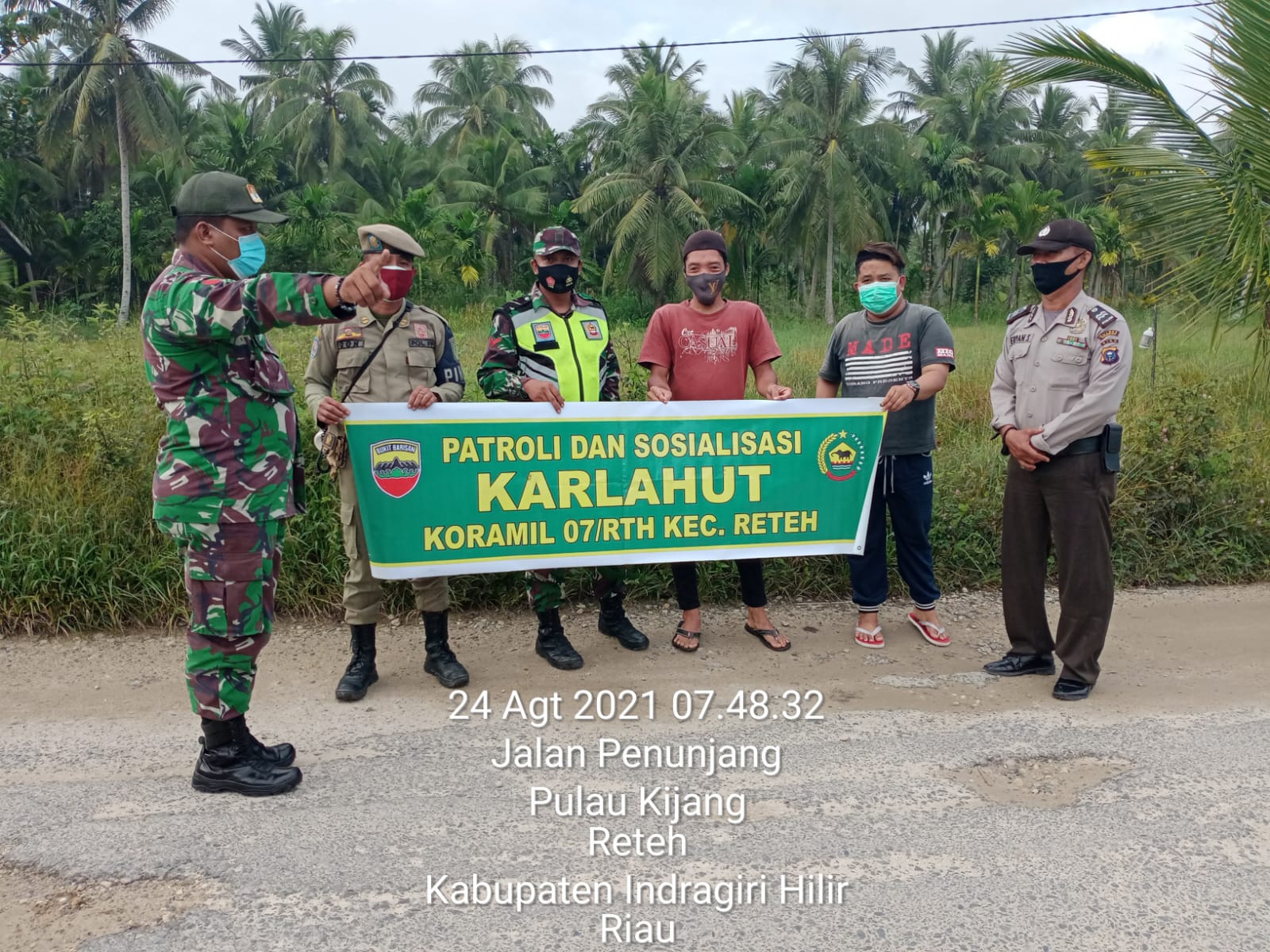 Cegah Karhutla, Babinsa Koramil 07/Reteh Lakukan Patroli dan Sosialisasi di Kelurahan Madani
