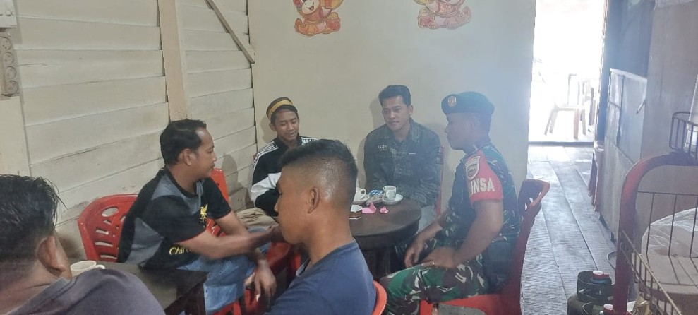 Bangun Rasa Kebersamaan dan Kekeluargaan, Babinsa Koramil 05/Gas Pratu Hafis Ngopi Bersama Warga Binaan