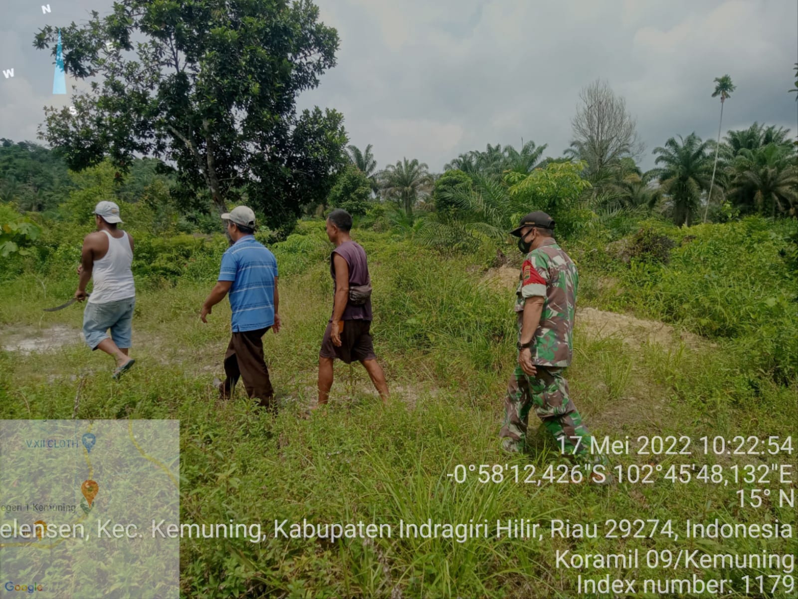 Babinsa Koramil 09/Kemuning Patroli dan Sosialisasi Guna Pencegahan Karhutla