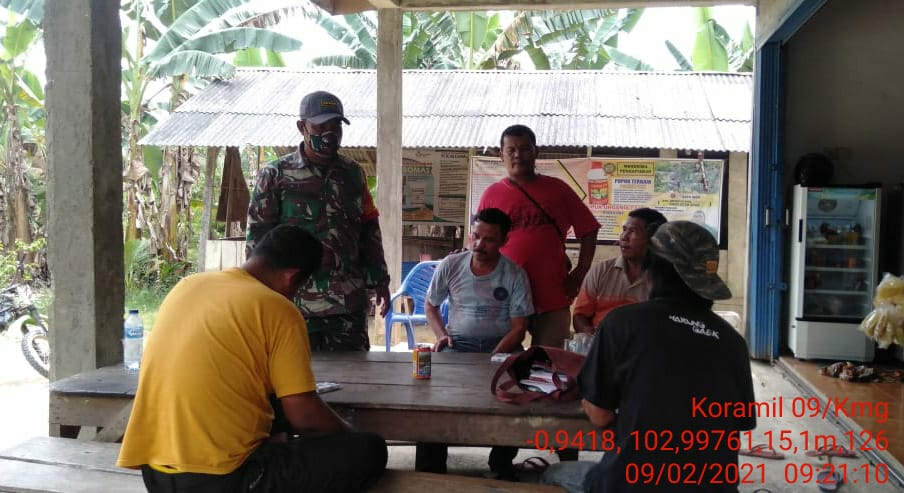 Dekat dengan Masyarakat, Babinsa Desa Sekayan Rutin Gelar Komsos