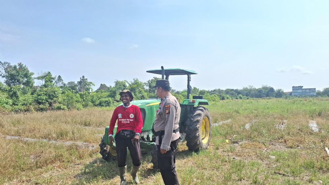 Dukung Program Ketahanan Pangan Nasional, Panit 1 Samapta Polsek Siak Laksanakan Sambang dan Berikan Motivasi Kepada Petani