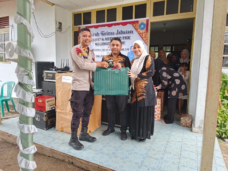 Kapolsek Enok di Sertijab Camat: Komunikasi dan Koordinasi Kunci Pelayanan untuk Rakyat