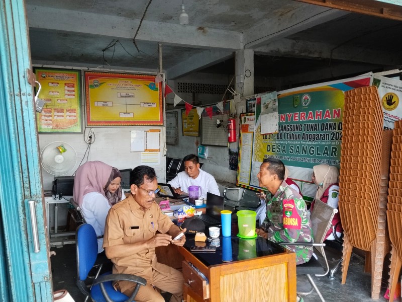 Babinsa Koramil 07/Reteh Rutin Himbau Masyarakat Tingkatkan SDM