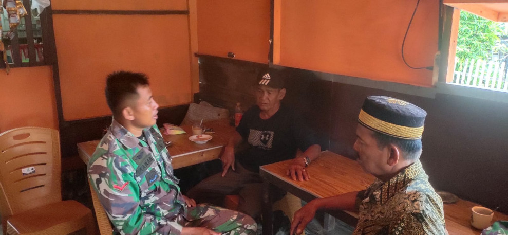 Babinsa Kopda Irawan Bangun Kerjasama Antar Sesama di Binaan