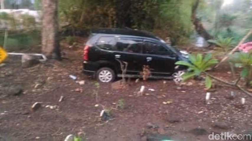 Viral Mobil Masuk Kuburan karena Sopir Digoda Hantu, Benarkah?