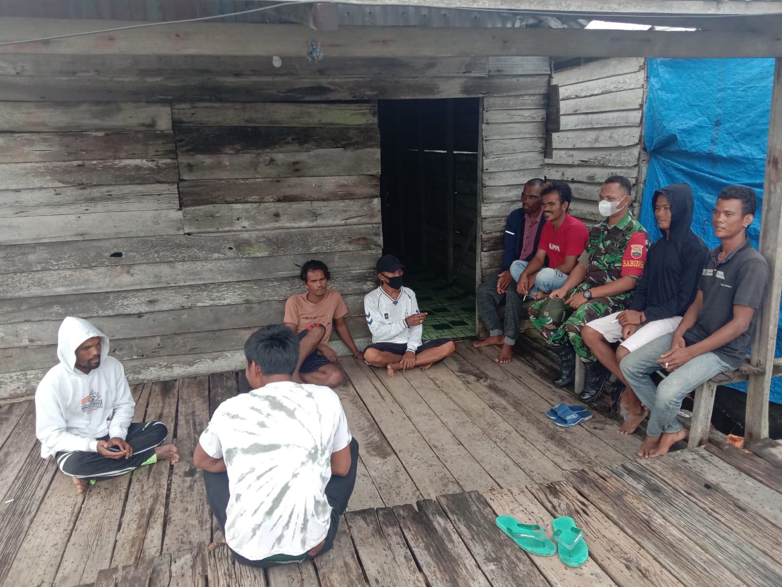 Melalui Komsos, Serda Ronald Manalu Himbau Pemuda Agar Menghindari Narkoba dan Miras