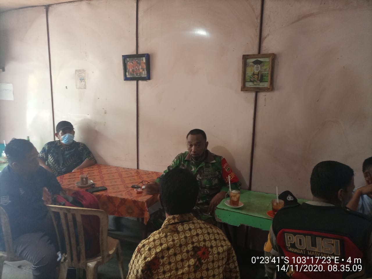Babinsa Tekulai Bugis Komsos Bersama Warga Imbau Cegah Covid-19