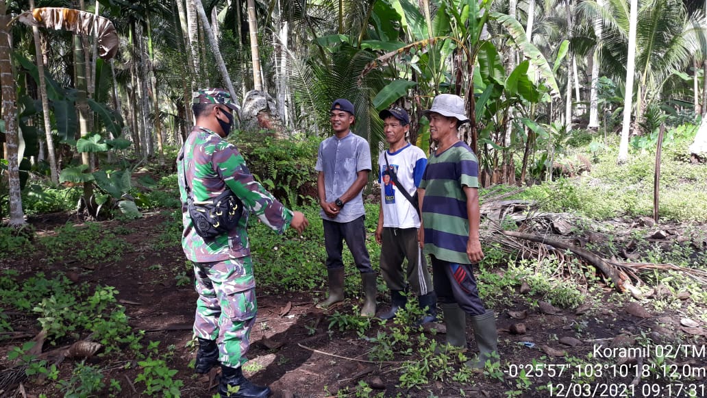 Serma R Boy Sitompul Gencarkan Patroli dan Sosialisasi Karhutla di Sungai Lokan