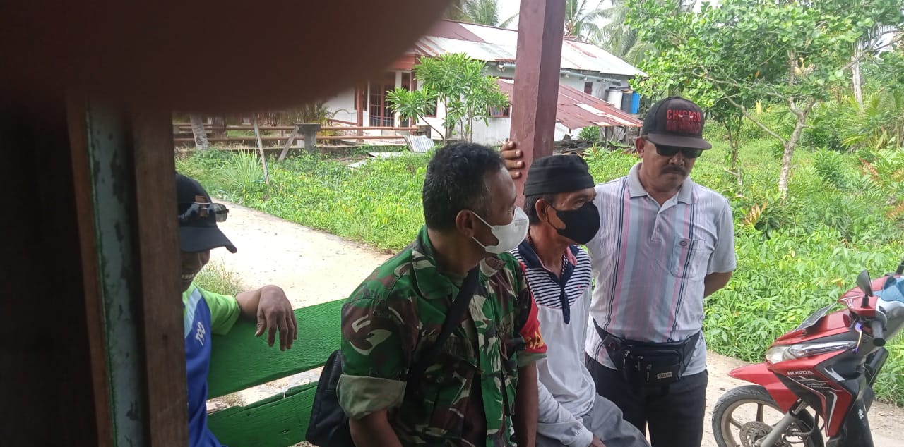 Babinsa Sertu K Panjaitan Rutin Lakukan Komsos Bersama Warga