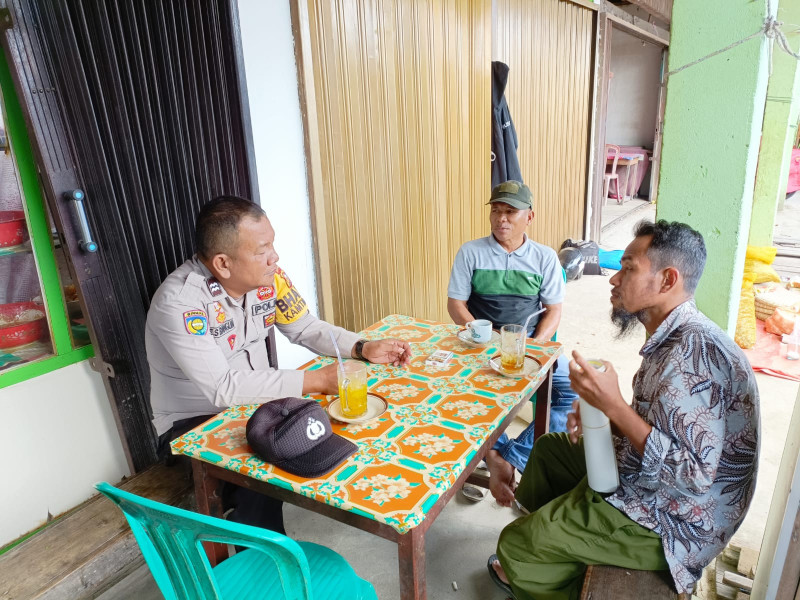 Komsos Terus Jaga Hubungan Baik, Bhabinkamtibmas Desa Belantaraya Laksanakan Komsos Dengan Warga Binaan