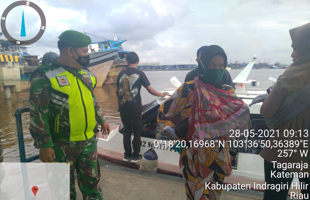 Babinsa Koramil 06/Kateman Siaga di Pelabuhan Syahbandar