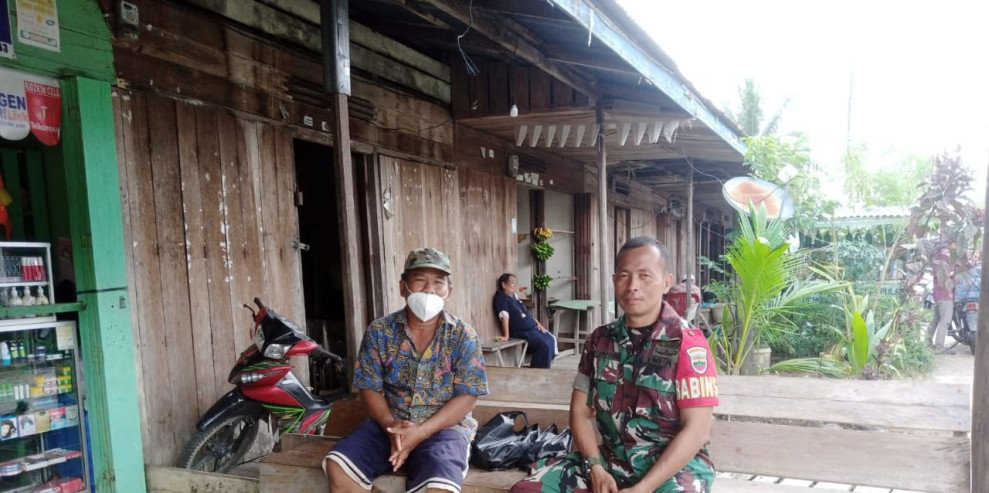 Babinsa Koramil 07/Reteh: Membangun Kemitraan dengan Masyarakat Desa Tanjung Labuh