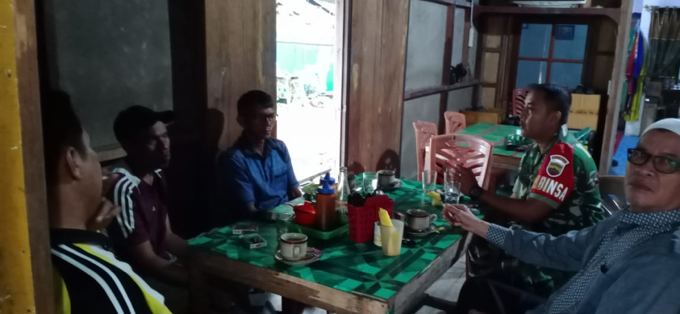 Babinsa Koramil 05/Gas Serda Guntur Giat Komsos Bersama Pemuda dan Tomas