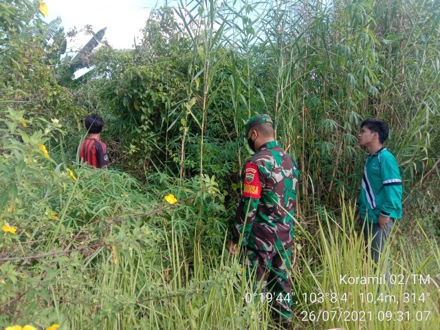 Babinsa Koramil 02/Tanah Merah Rutin Patroli Karhutla di Tanjung Pasir