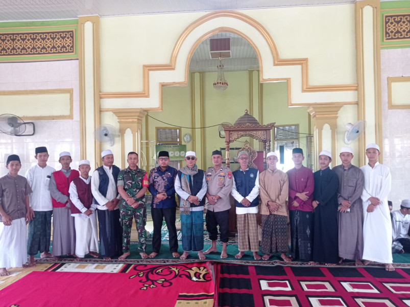 Babinsa Koramil 04/Kdr Memperingati Maulid Nabi Muhammad Saw di Desa Teluk Dalam