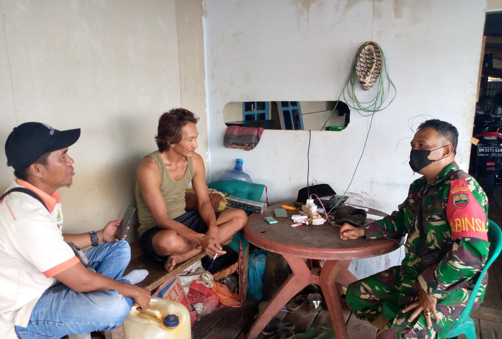 Dekat dengan Warga, Sertu K Panjaitan Rutin Lakukan Komsos