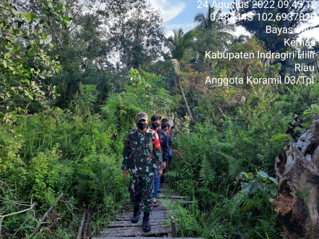 Bersama MPA, Babinsa 03/Tempuling Serma Damrianto Lakukan Patroli Karhutla