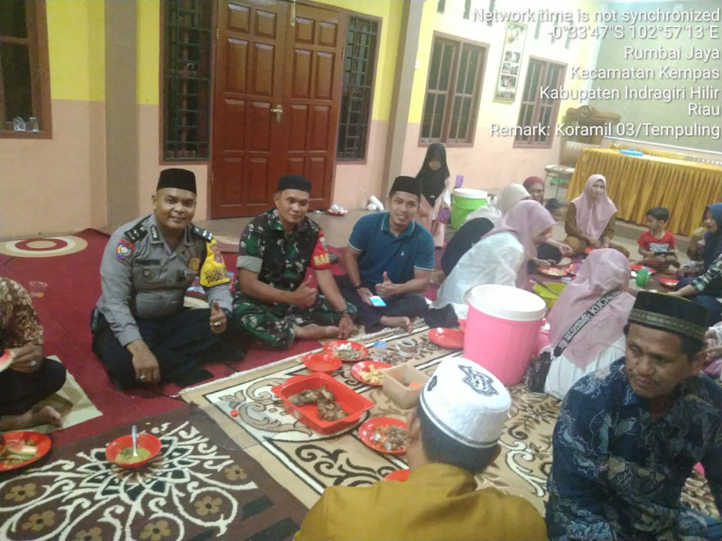 Pupuk Kemanunggalan Dengan Aparatur Kewilayah, Babinsa 03/Tpl Komsos Seraya Buka Puasa Bersama