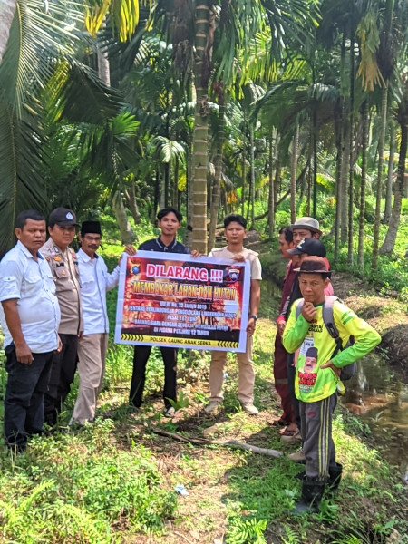 Bhabinkamtibmas Kelurahan Teluk Pinang Rutin Laksanakan Patroli Karlahut di Wilayah Desa Binaan
