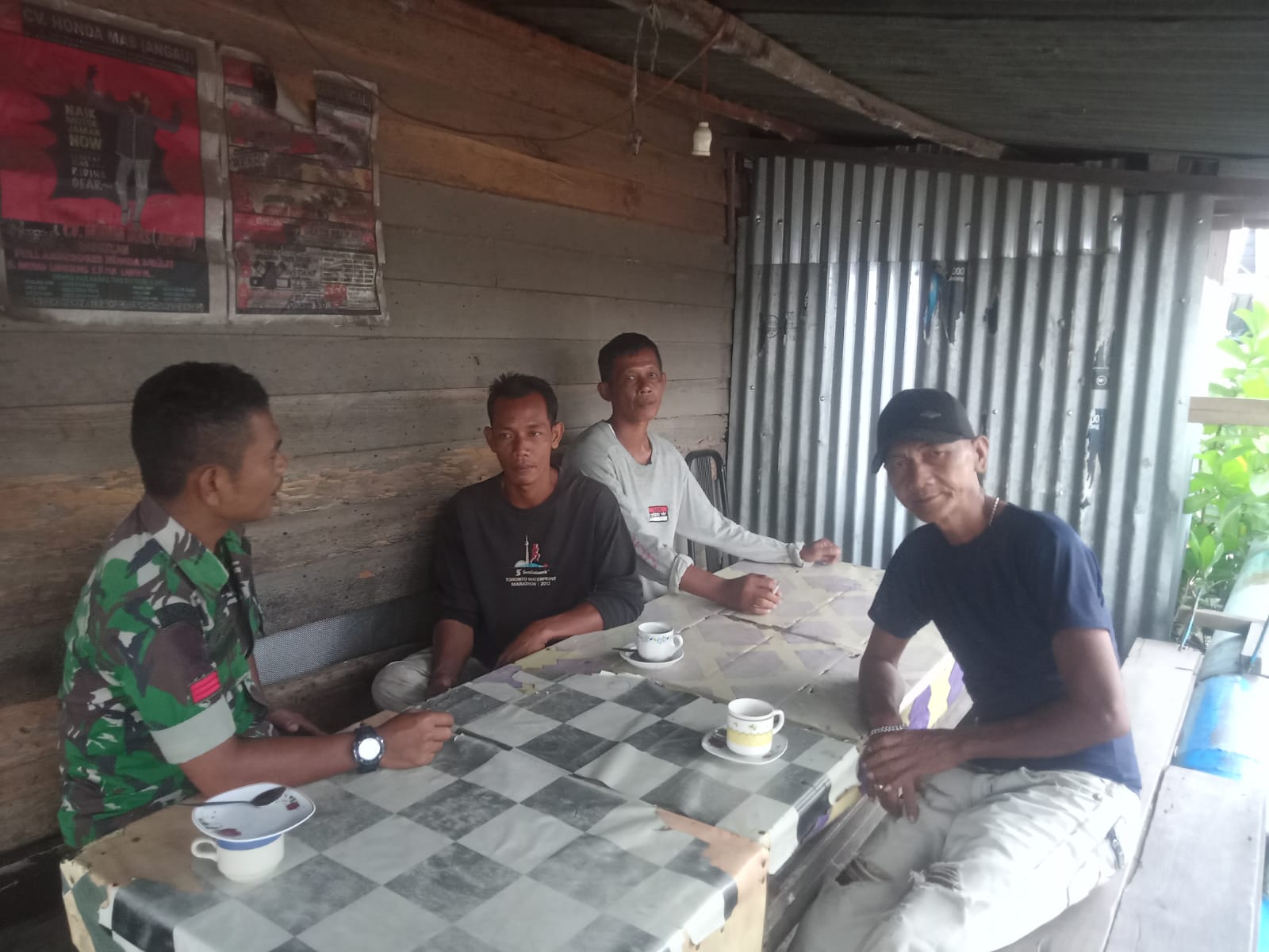 Babinsa 03/Tempuling Komsos Ajak Warga Siapkan Diri Sambut HUT RI