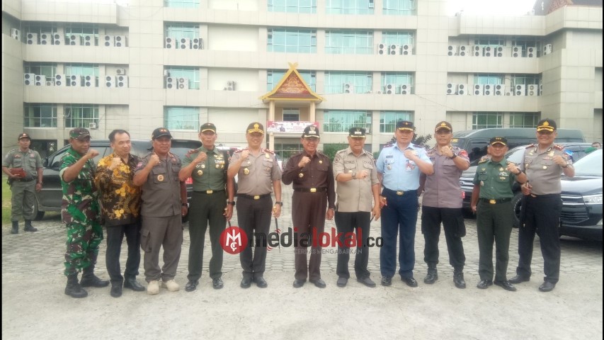 Silaturahmi Danrem 031/WB, Komandan Lanud serta Kapolda Riau di Kediaman Bupati Inhil