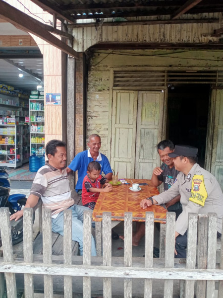 Giat Rutin Bhabinkamtibmas Desa Terusan Kempas Laksanakan Giat Sambang Di Desa Binaan