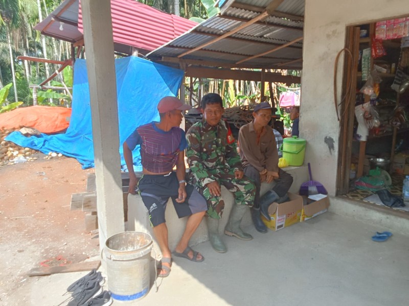 Sertu Wisnu Hartono, Babinsa Koramil 03/Tempuling, Jalin Silaturahmi dengan Tomas di Desa Binaan