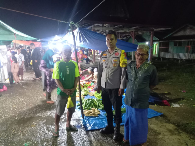 Terkait Kamtibmas, Bhabinkamtibmas Polsek Gaung Sampaikan Ke Pedagang Pasar Mingguan Desa Pungkat