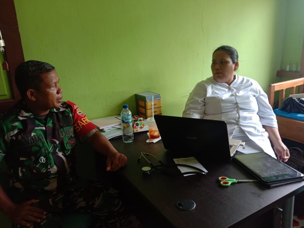 Sambangi Puskesmas, Babinsa Koramil 03/Tempuling Komsos Tentang KB