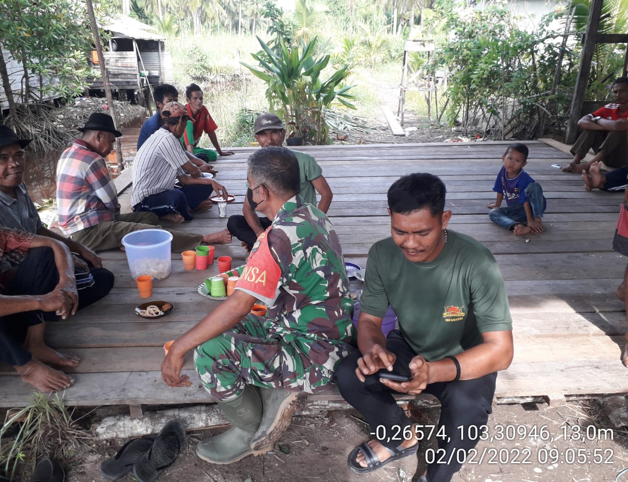 Bangun Keakraban Dengan Warga Binaan, Babinsa Komsos di Sungai Piyai