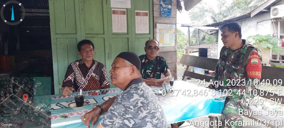 Cara Efektif Bertukar Informasi, Babinsa Koramil 03/Tpl Lalukan Komsos Dengan Tomas